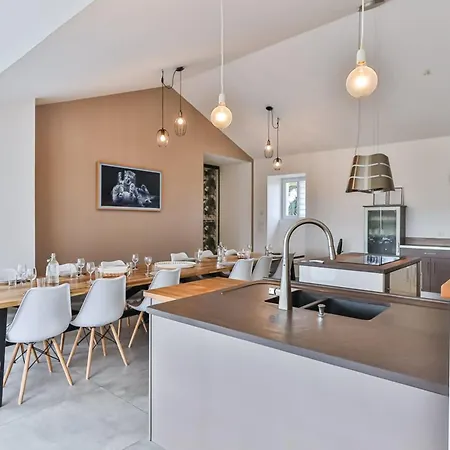 بيت للعطل L'atrie-villa Piscine - Jacuzzi - Sauna Aizenay